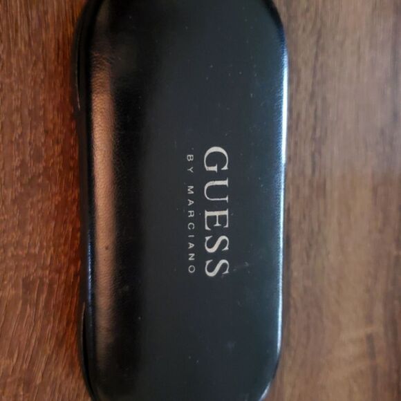 Guess glasses hard case. - Picture 1 of 2
